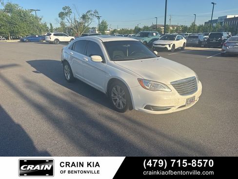 Used 2013 Chrysler 200 Touring FWD image 1