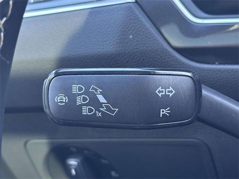 Used 2022 Volkswagen Tiguan SE image 32