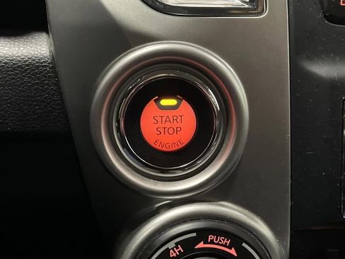 Used 2020 Nissan Titan SV w/ SV Convenience Package image 21