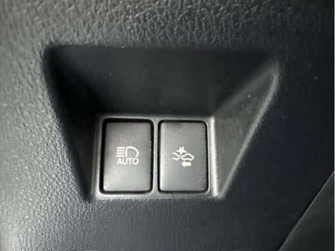 Used 2017 Toyota Yaris LE image 18