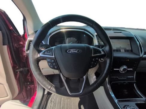 Used 2020 Ford Edge Titanium w/ Class II Trailer Tow Package AWD/4WD image 18