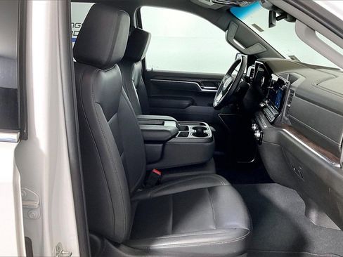 Used 2025 GMC Sierra 1500 SLT image 6