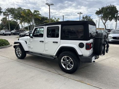Used 2019 Jeep Wrangler Unlimited Sahara w/ Dual Top Group AWD/4WD image 12