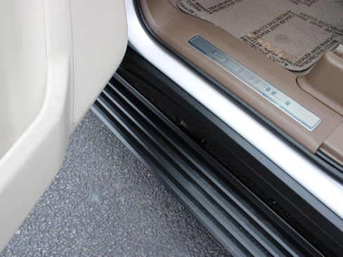 Used 2023 GMC Yukon Denali image 28