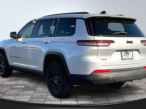 Used 2024 Jeep Grand Cherokee L Laredo image 13