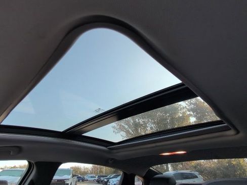 Used 2022 Chevrolet Malibu Premier image 25