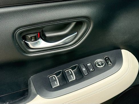 Used 2024 Honda HR-V EX-L image 17