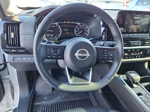 Used 2024 Nissan Pathfinder SV w/ Black Appearance Package image 12