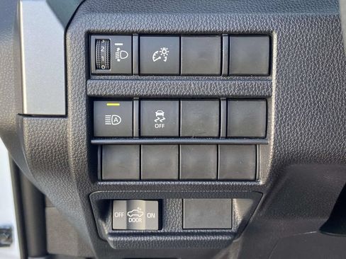 Used 2025 Toyota Tacoma SR5 AWD/4WD image 30
