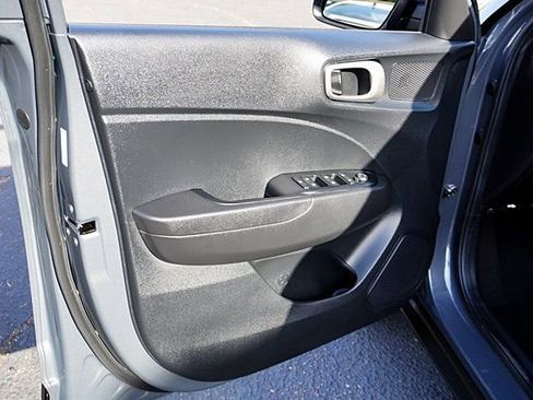 Certified 2025 Hyundai Venue SEL FWD image 23