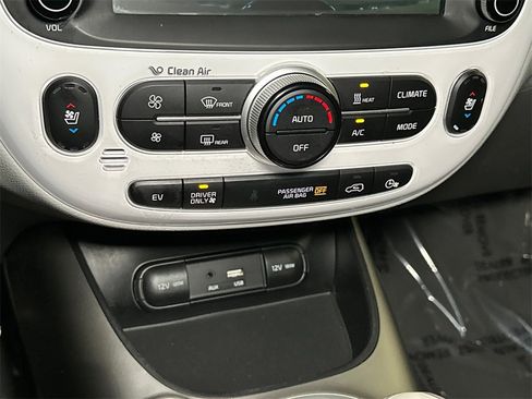 Used 2018 Kia Soul EV + w/ Sun & Fun Package image 28