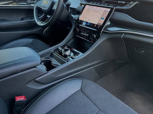 New 2023 Jeep Grand Cherokee Trailhawk w/ Advanced Protech Group II image 15