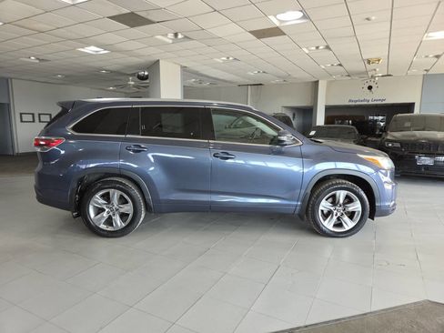 Used 2016 Toyota Highlander Limited w/ Driver Technology Package AWD/4WD image 8
