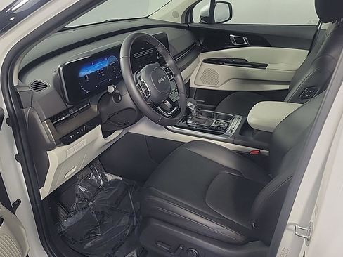 Used 2024 Kia Carnival SX image 19