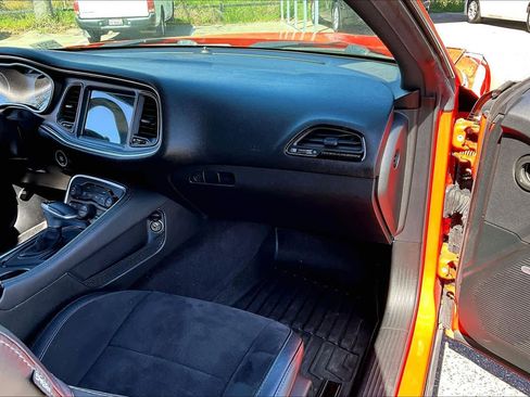 Used 2016 Dodge Challenger R/T Scat Pack w/ Leather Interior Group image 17