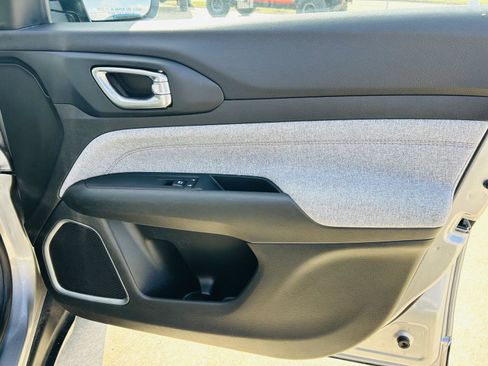 Used 2022 Jeep Compass Latitude image 27