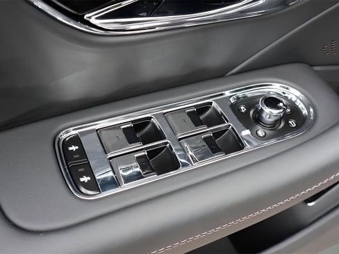 New 2025 Bentley Flying Spur Plug-In Hybrid image 11