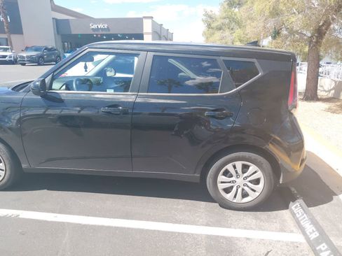 Used 2023 Kia Soul LX FWD image 6