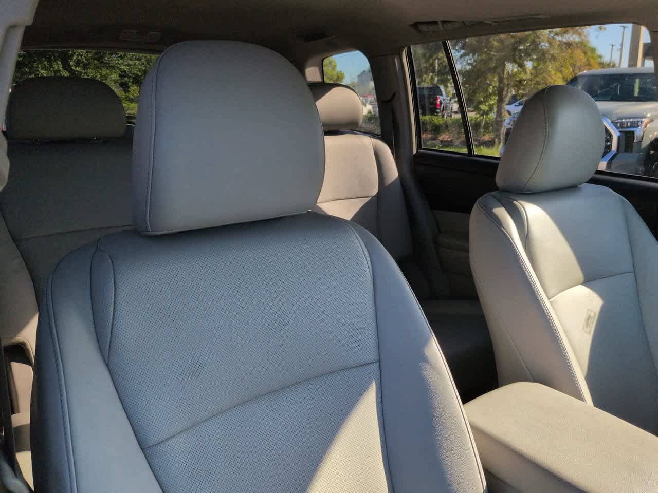 Used 2011 Toyota Highlander Limited w/ Tow Pkg AWD/4WD image 7