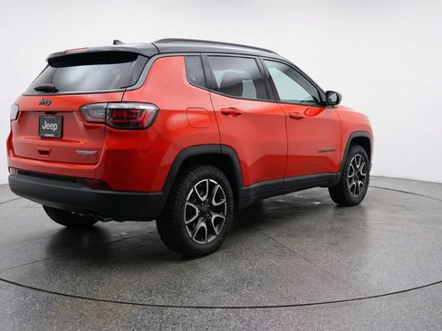 Used 2025 Jeep Compass Trailhawk w/ Trailer Tow Group AWD/4WD image 9