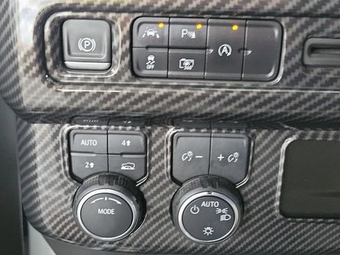 Used 2023 Chevrolet Suburban RST w/ Luxury Package AWD/4WD image 17