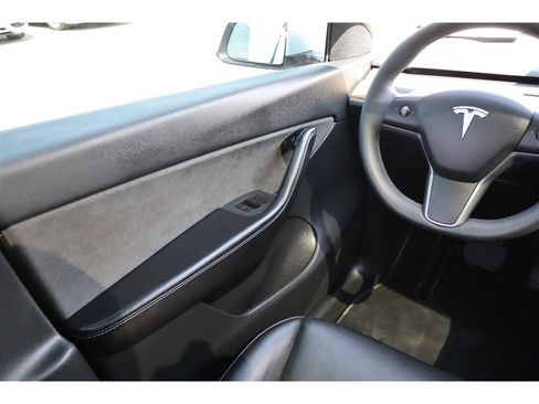 Used 2021 Tesla Model Y Long Range image 25