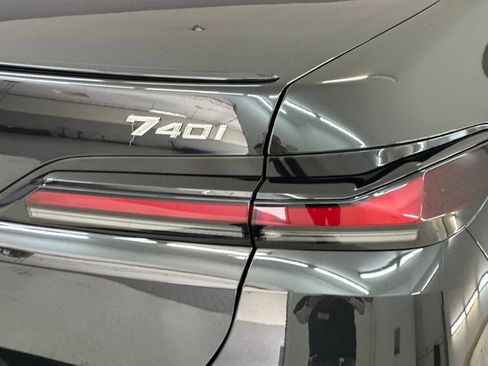 Used 2023 BMW 740i image 12