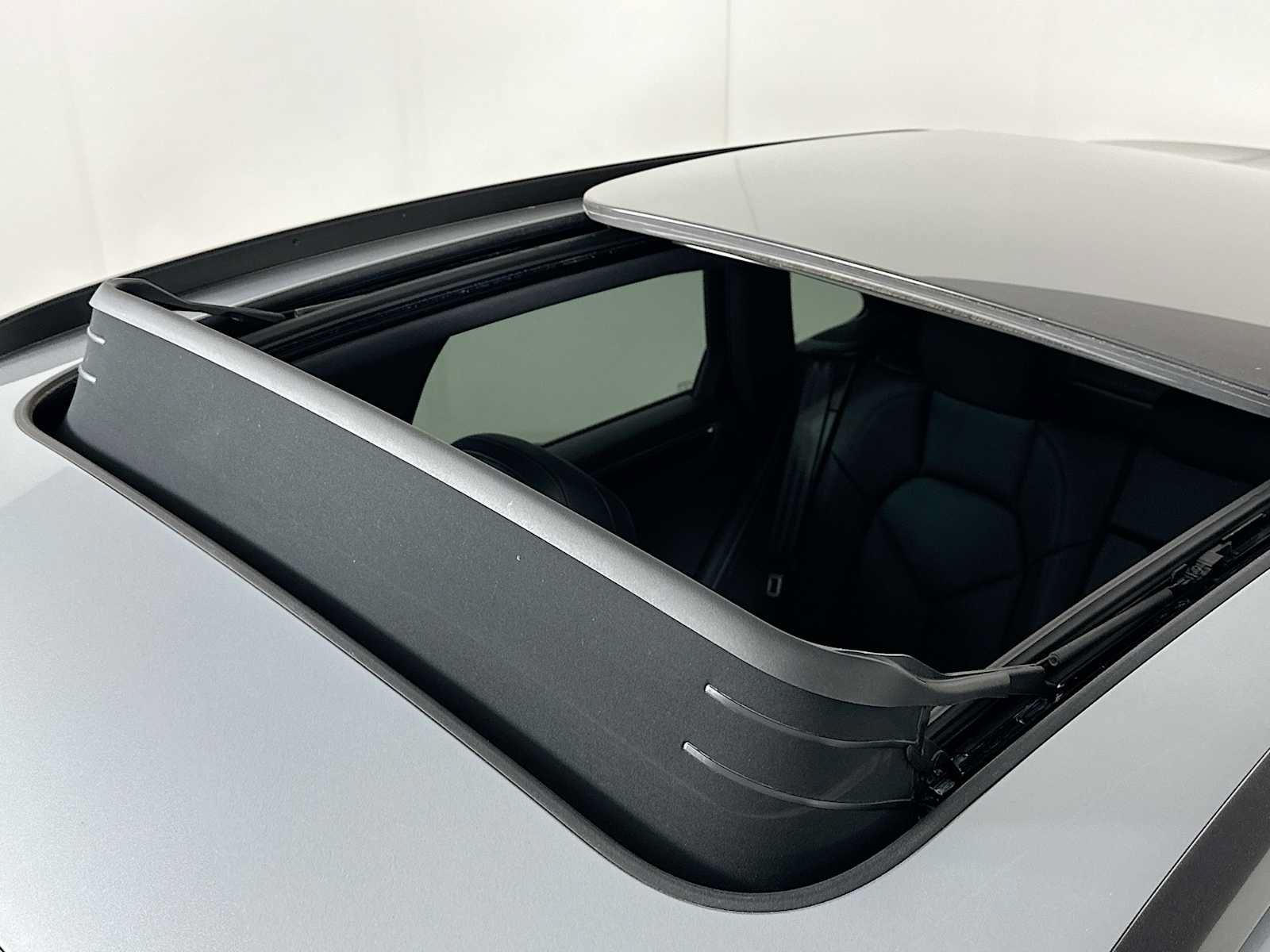 Certified 2026 Porsche Macan AWD/4WD image 22