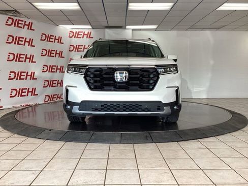 Used 2023 Honda Pilot Touring image 2