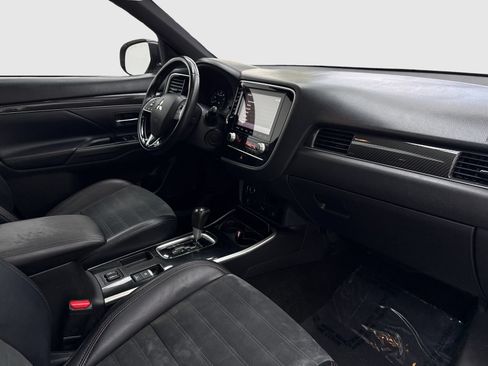 Used 2020 Mitsubishi Outlander LE FWD image 40