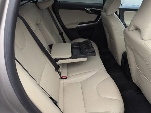 Used 2016 Volvo XC60 T5 Premier w/ Proximity Package image 15