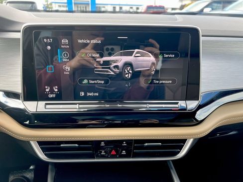 Used 2024 Volkswagen Atlas Cross Sport SE w/ Panoramic Sunroof Package FWD image 13