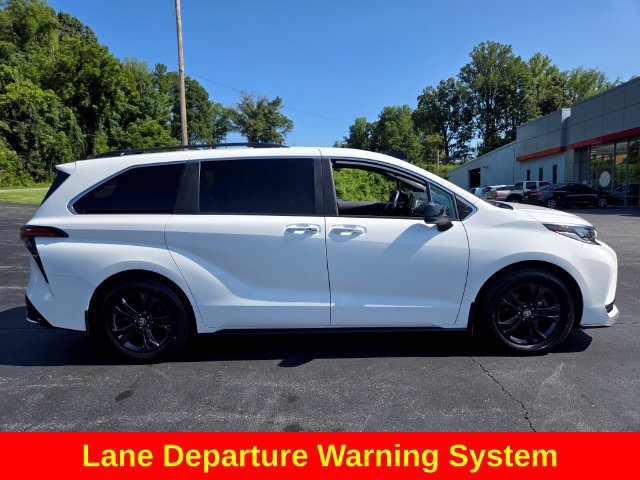 Used 2024 Toyota Sienna XSE w/ XSE Plus Package AWD/4WD image 10