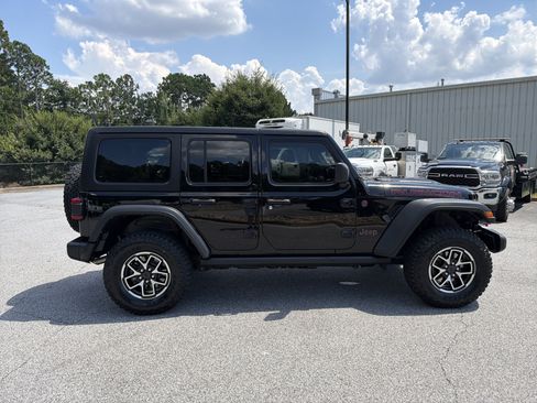 Used 2024 Jeep Wrangler Unlimited Rubicon AWD/4WD image 9