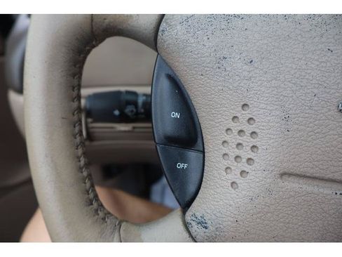 Used 2004 Ford Mustang Convertible RWD image 10