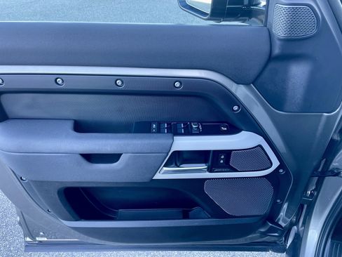 Used 2022 Land Rover Defender 110 S image 12