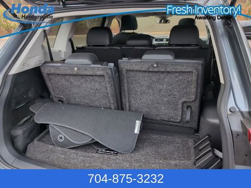 Used 2023 Volkswagen Tiguan SE w/ Panoramic Sunroof Package image 11
