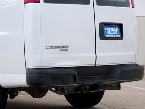 Used 2012 Chevrolet Express 2500 w/ Cold Climate Package image 29