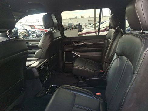 Used 2024 Jeep Wagoneer Series III image 20