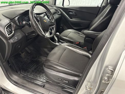 Used 2017 Chevrolet Trax LT w/ Sun & Sound Package image 3