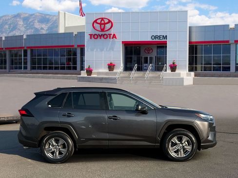 Used 2024 Toyota RAV4 LE AWD/4WD image 3
