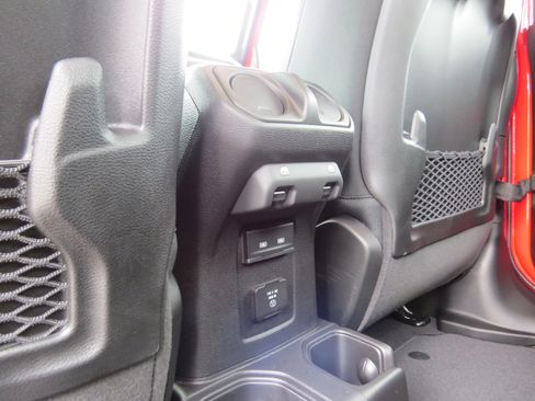 New 2025 Jeep Gladiator Mojave image 18