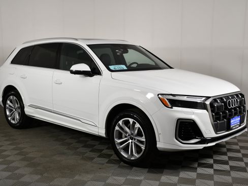 Used 2025 Audi Q7 3.0T Premium Plus AWD/4WD image 4