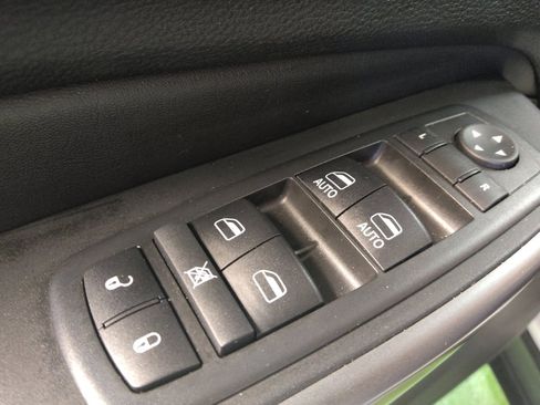 Used 2019 Jeep Cherokee Limited AWD/4WD image 27