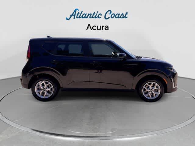 Used 2024 Kia Soul LX w/ Option Group 015 FWD image 9