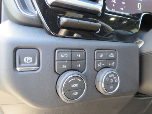 New 2026 Chevrolet Silverado 1500 High Country w/ Technology Package AWD/4WD image 23