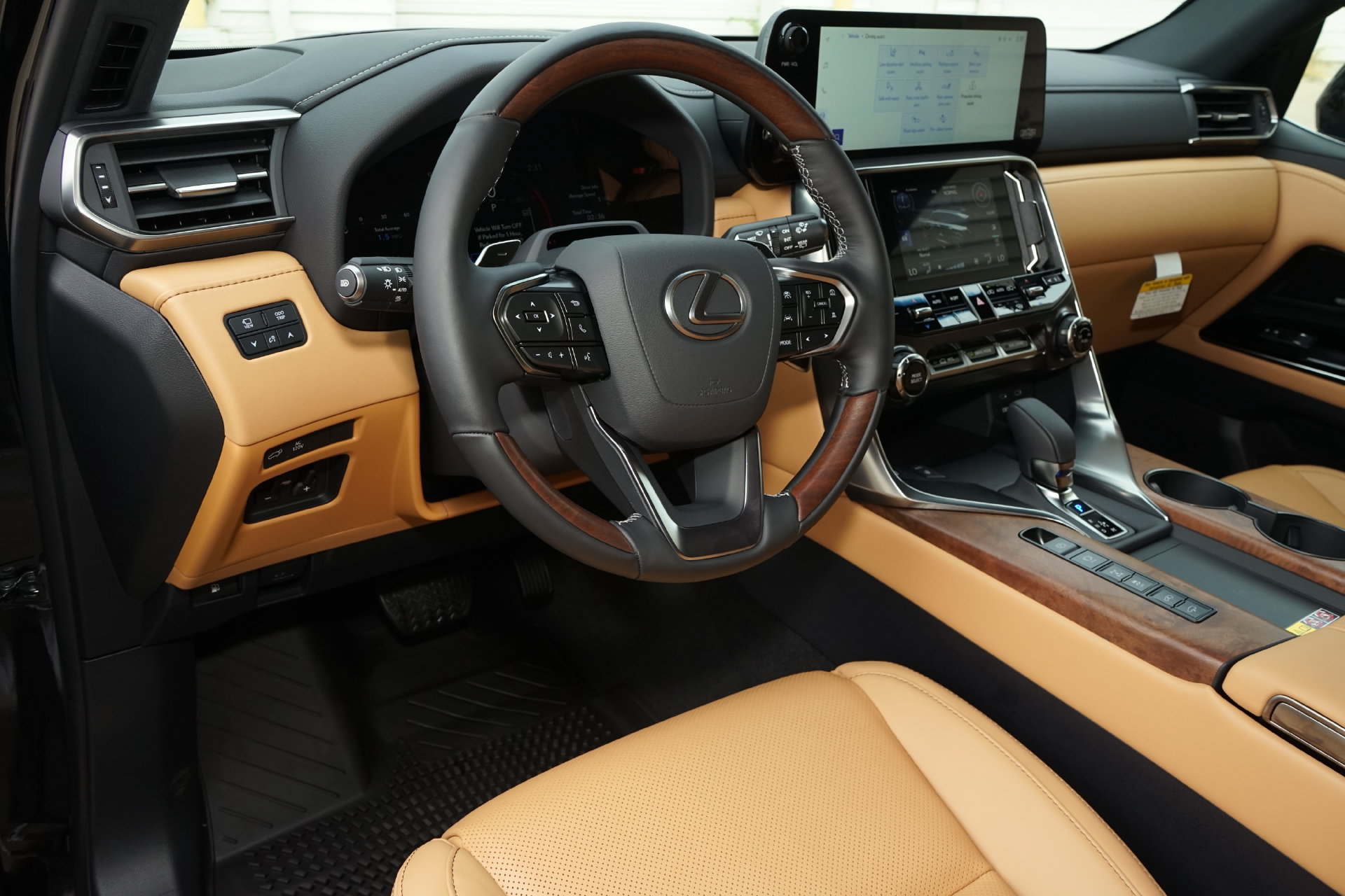 Used 2026 Lexus LX 700h Luxury AWD/4WD image 2