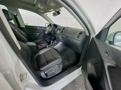 Used 2016 Volkswagen Tiguan SE image 30