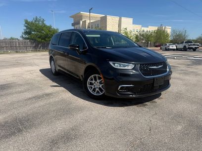 Used 2023 Chrysler Pacifica Touring-L