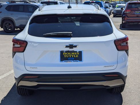 Used 2024 Chevrolet Trax ACTIV w/ Sunroof Package FWD image 3